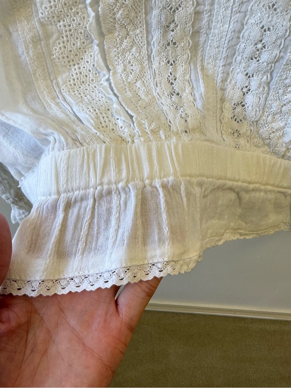 BRAND NEW- American Eagle Outfitters White Lace-Trim Peasant Blouse - Picture 7 of 9